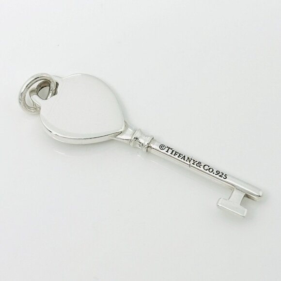 Return to Tiffany Heart Key Pendant in Sterling Silver - Picture 5 of 8